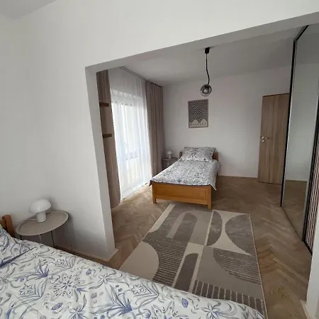 Apartment Spacious 2 Bedroom 1 Stop From Historical Center