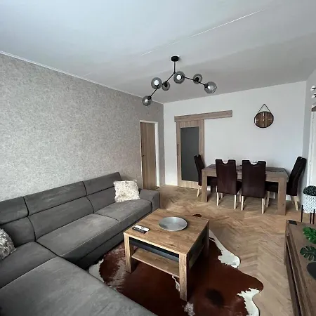 Spacious 2 Bedroom 1 Stop From Historical Center Apartment *