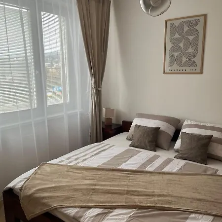 Apartment Spacious 2 Bedroom 1 Stop From Historical Center *